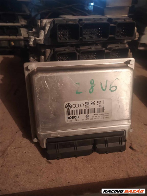 VW Passat B5 Motorvezérlő 2.8 benzin ECU 3B0907551T  1. kép