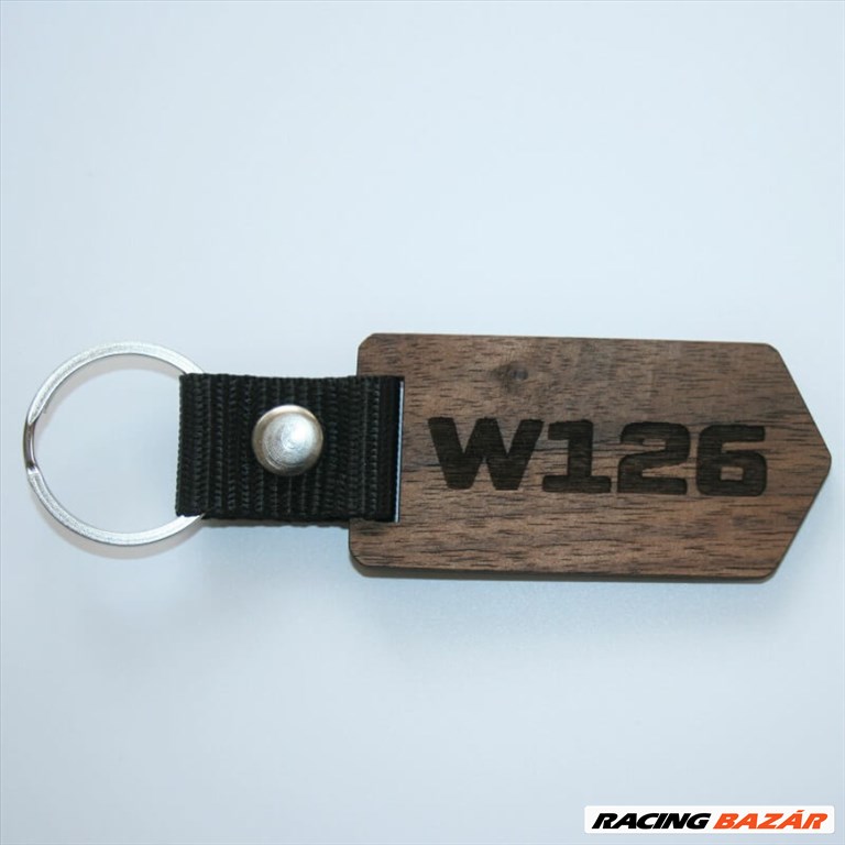 Egyedi kulcstartó W126 felirattal 1. kép