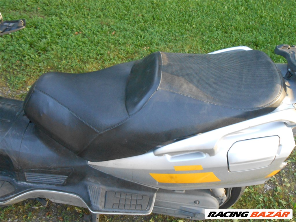 SUZUKI BURGMAN 650,2004-ES,OSZTRÁKRÓL:85000 KM-T HASZNÁLT GYÁRI BŐRÜLÉS 1. kép