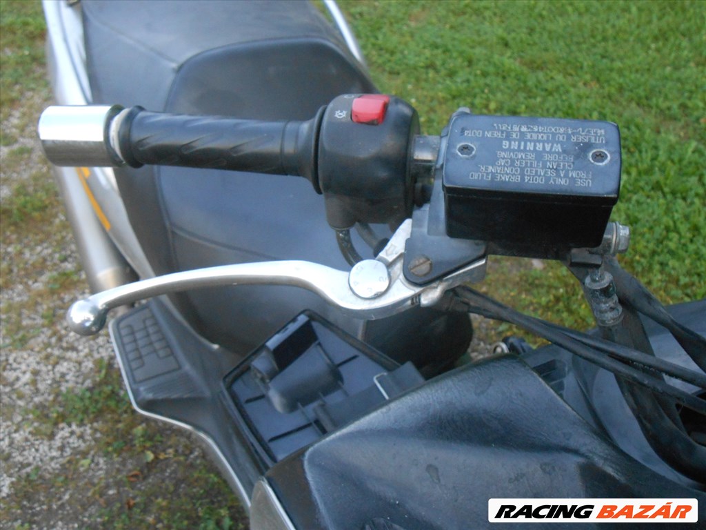 SUZUKI BURGMAN 650,2004-ES,OSZTRÁKRÓL:85000 KM-T HASZNÁLT GYÁRI BŐRÜLÉS 6. kép