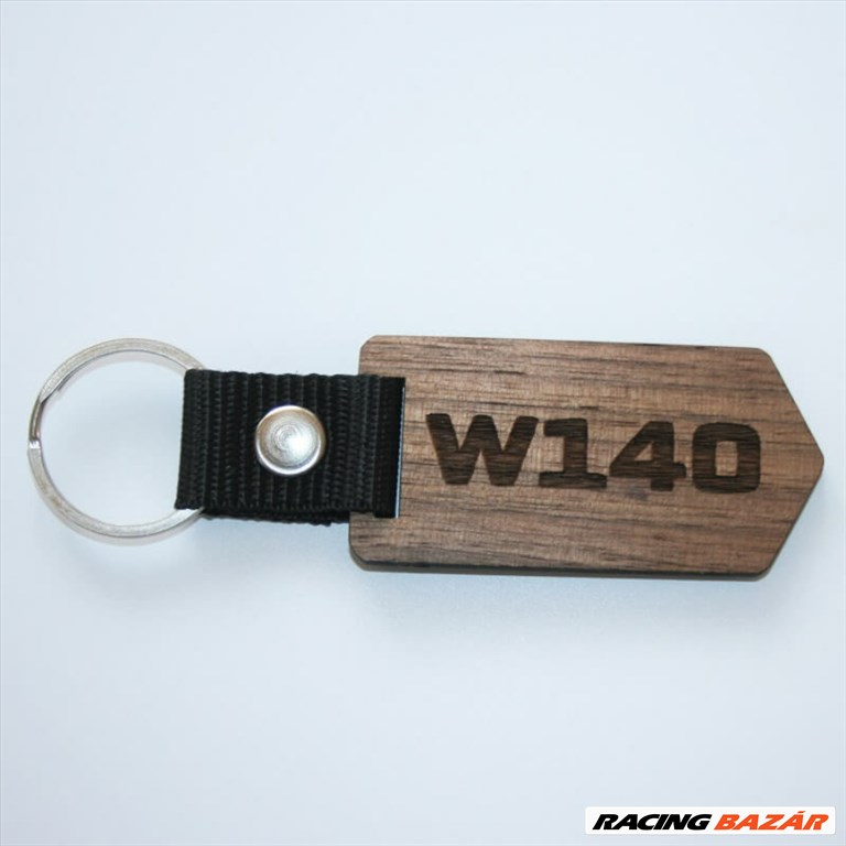 Egyedi kulcstartó W140 felirattal 1. kép