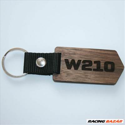 Egyedi kulcstartó W210 felirattal