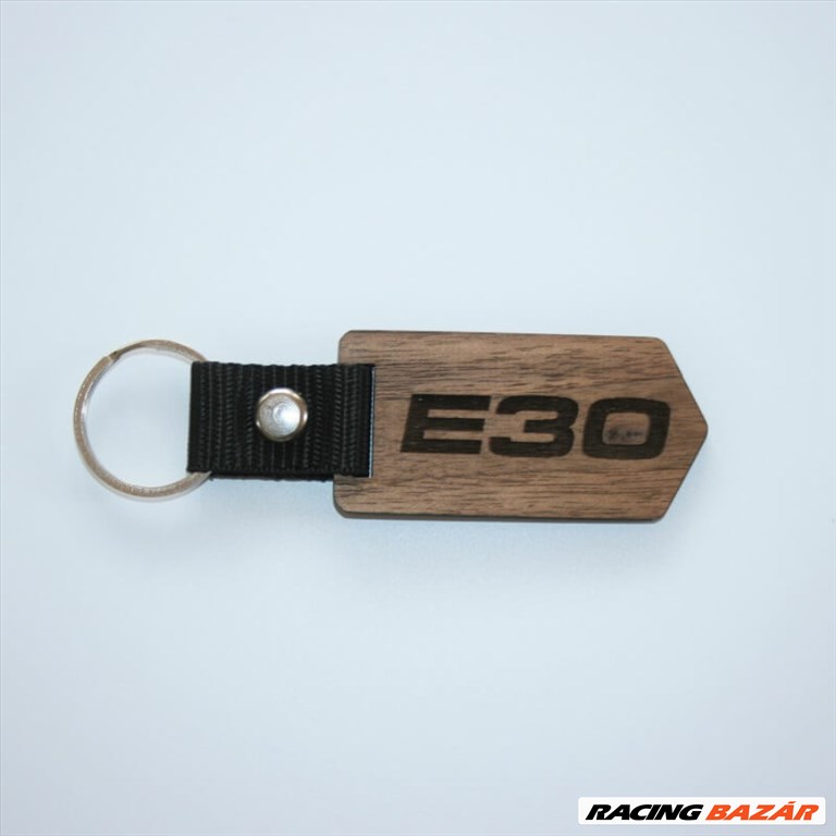 Egyedi kulcstartó E30 felirattal 1. kép
