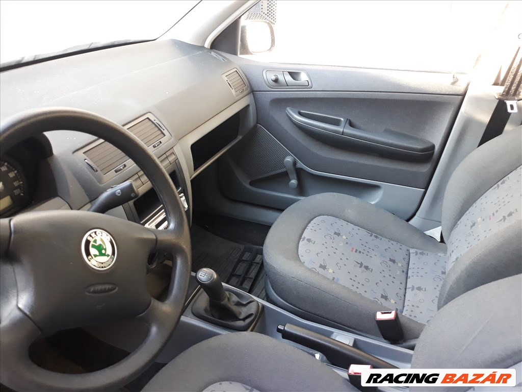  SKODA FABIA 1 1999-2007-ig karosszéria elemek Sárvédő ajtók Lámpák űlések kárpitok STB 2. kép