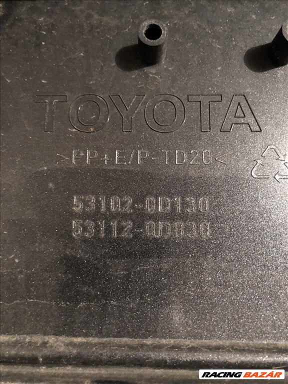 Toyota Yaris III (3) Facelift lökhárító rács 531020d130 2. kép