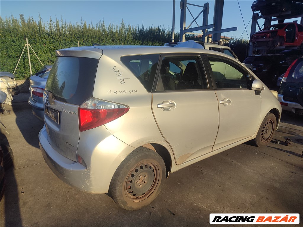 Toyota Verso-S bontott alkatrészei 2. kép