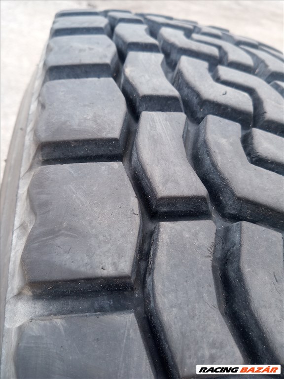 10R22,5 használt húzó gumik 10R22.5 10 r22.5 275/80R22.5 275 80R22.5 6. kép