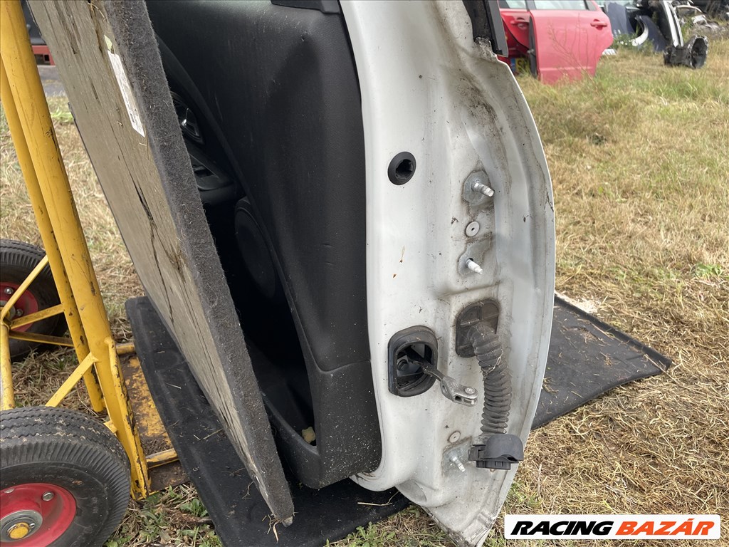 Renault Mégane III bal első ajtó  4. kép