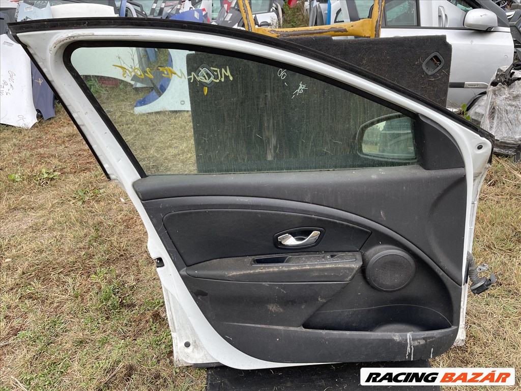 Renault Mégane III bal első ajtó  5. kép