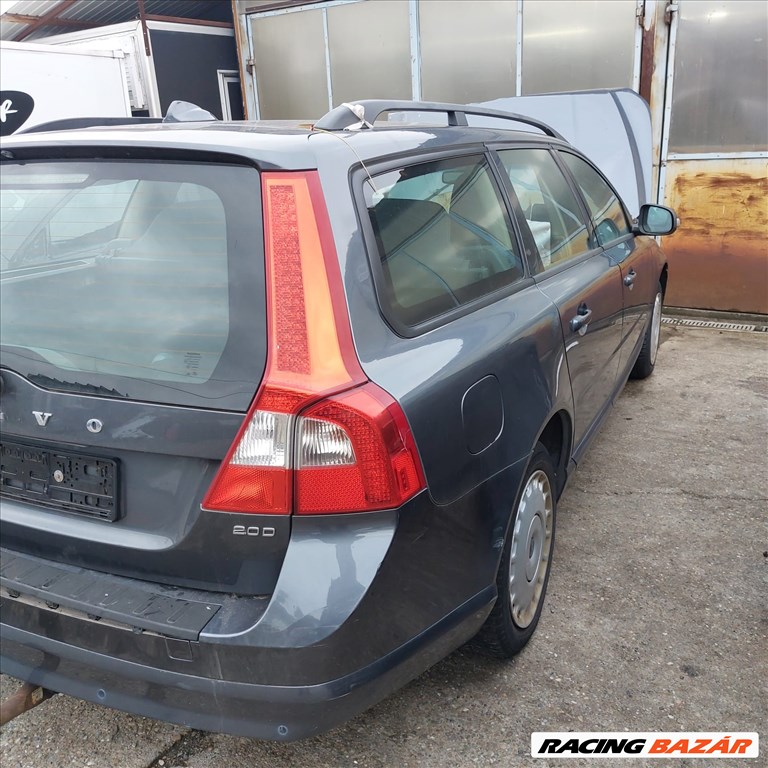 Volvo V70 bontott alkatrészei 4. kép