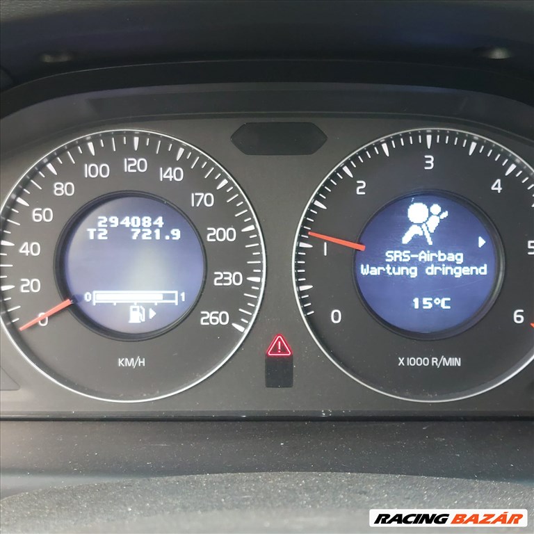Volvo V70 bontott alkatrészei 7. kép