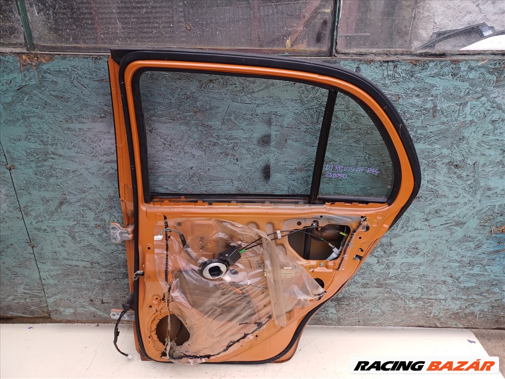 Daihatsu Trevis jobb hátsó ajtó üresen R44 3. kép