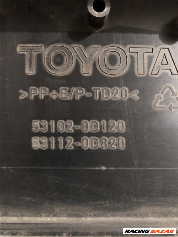 Toyota yaris lökhárító rács 2014- 531020d120 2. kép