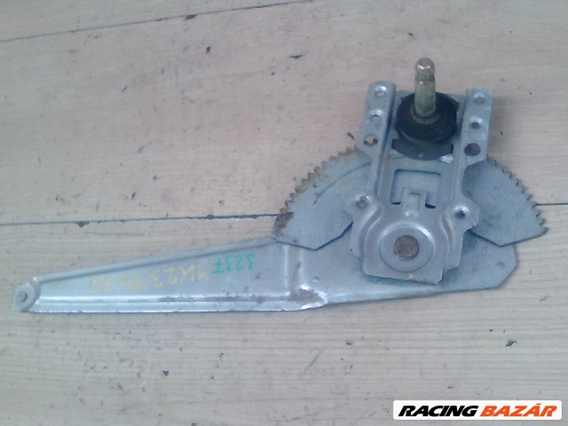 MAZDA 323F 98-04 Jobb hátsó ablakemelő szerkezet mechanikus 1. kép