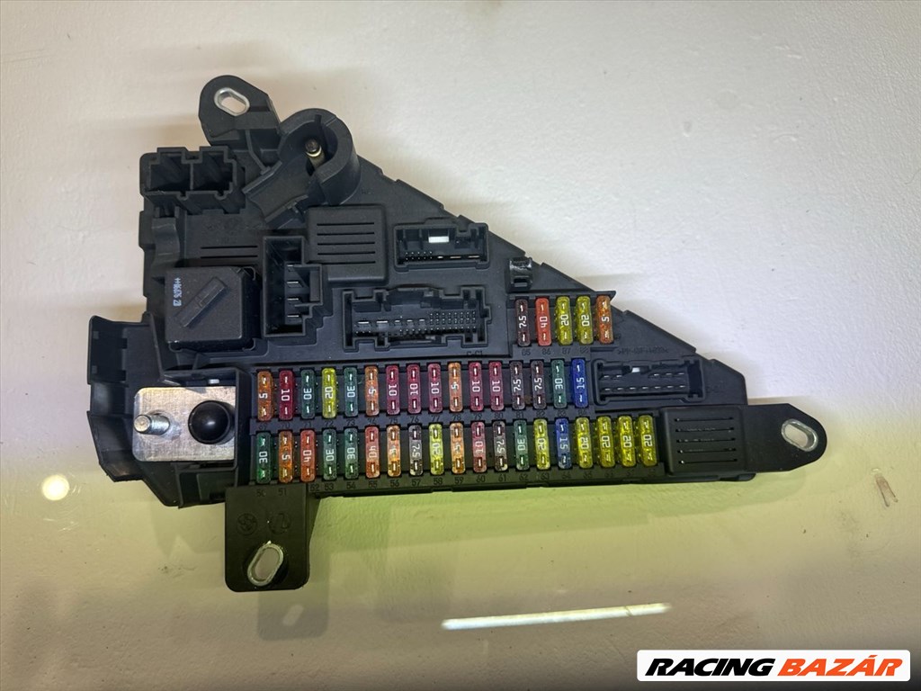 BMW E60 E61 csomagtér biztosíték tábla 690661901 1. kép