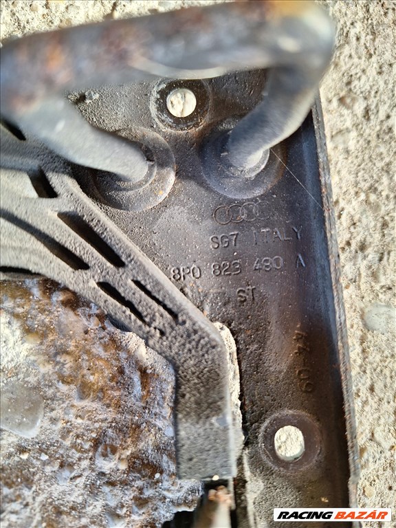 Audi A3 (8P) 8p0 823 480 A géptető nyitó 2. kép