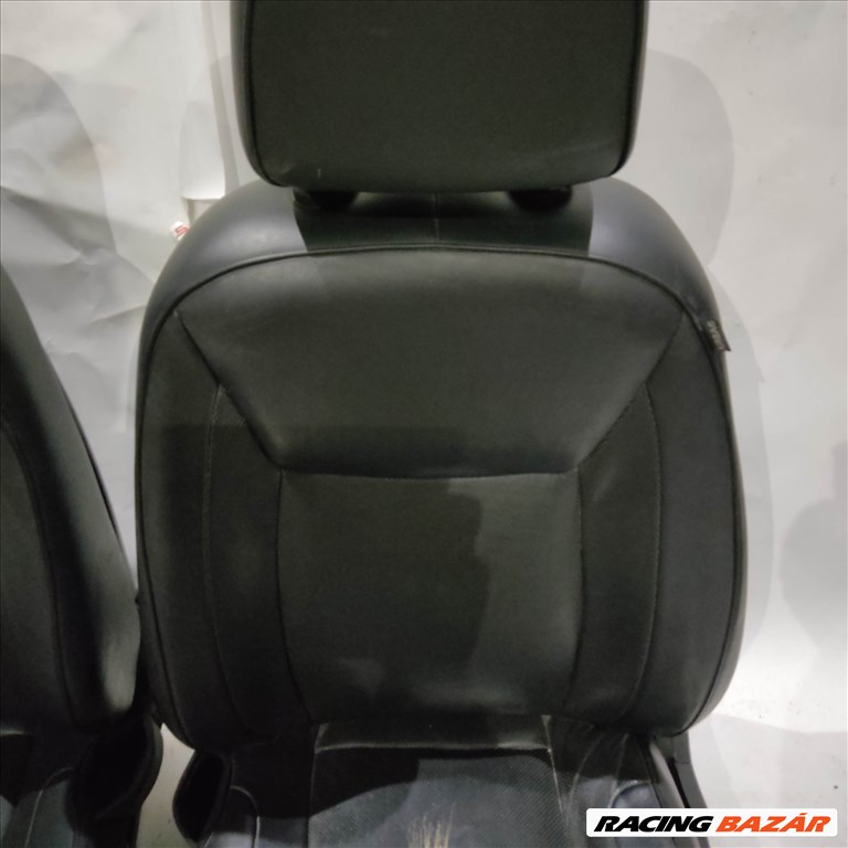 170557 Lancia Thema  2012-2014 fekete színű bőr ülés garnitúra, a képen látható hátsó ülőlap szakadással 2. kép