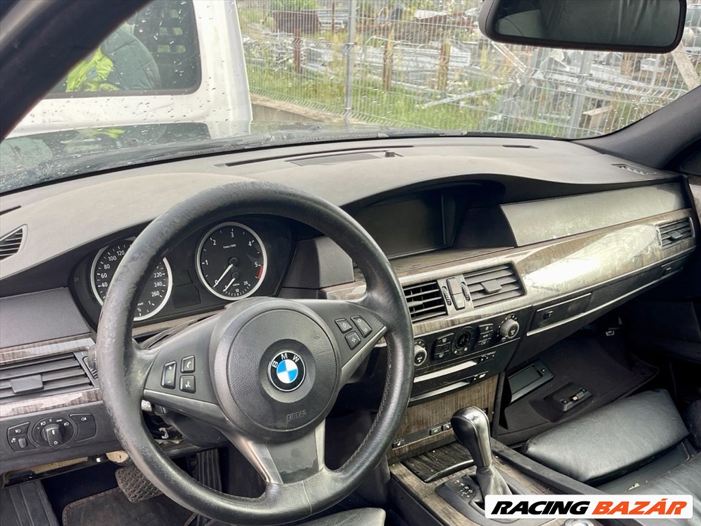 BMW E60 E61 navigációs, pohártartós műszerfal héj 1. kép