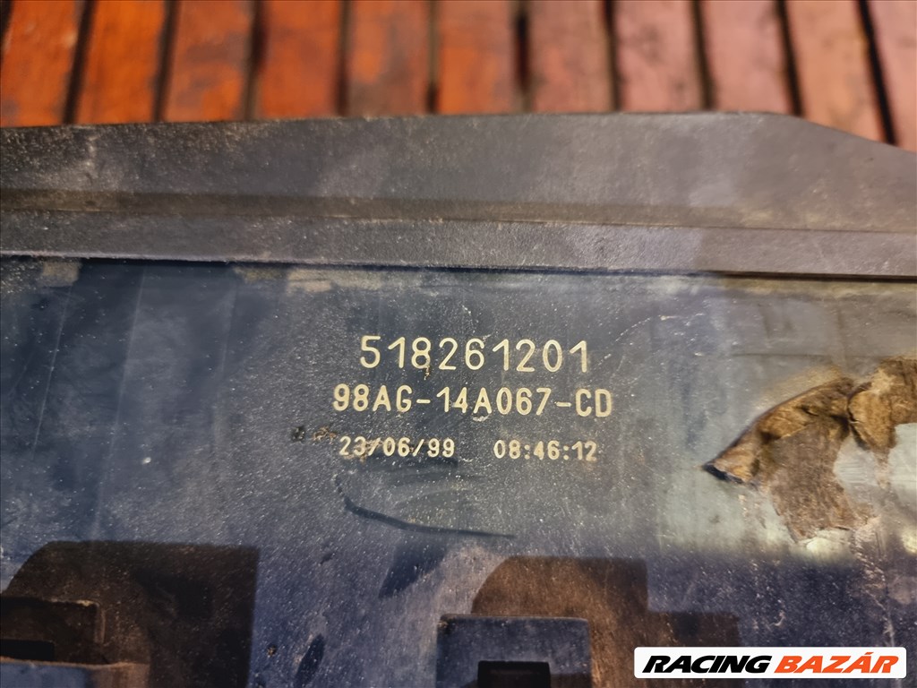 Ford Focus Mk1 1.8i 16V motortéri biztosítéktábla  98ag14a067cd 2. kép