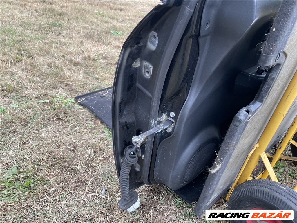 Suzuki Swift V jobb első ajtó  4. kép