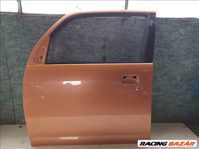 Daihatsu Trevis bal első ajtó enyhén sérült üresen