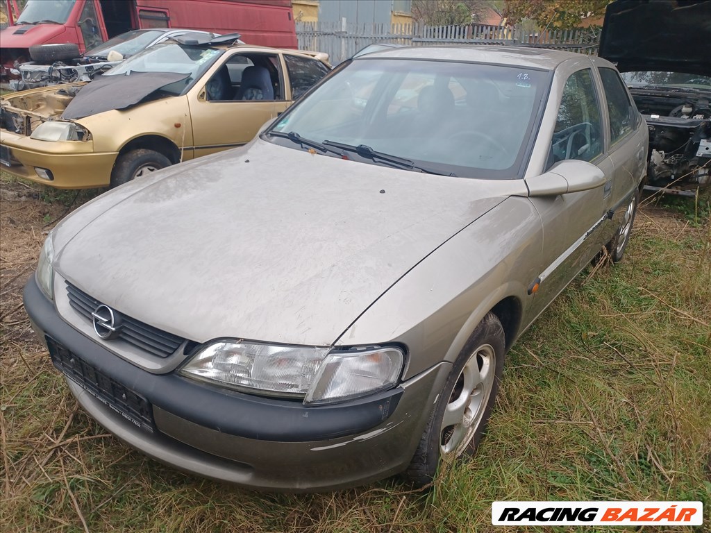 Opel Vectra B bontott alkatrészei 1. kép