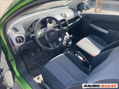 Mazda 2 (DE) 2008-2014-ig 3 ajtós komplett belső,ülések 