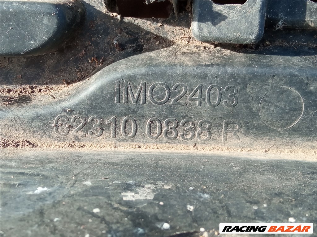 Dacia Duster I Hűtőrács 623100838R 2. kép