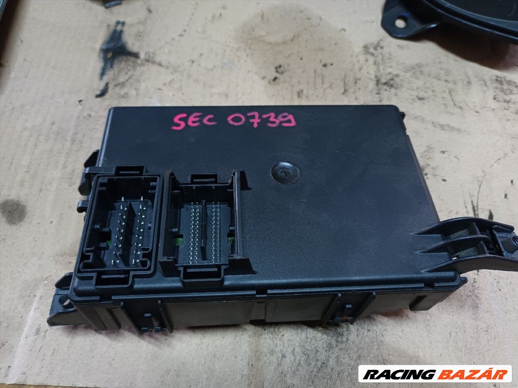 Opel Corsa D Biztosítéktábla Utastér 13382214 1. kép