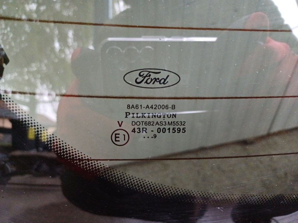 Ford Fiesta hátsó szélvédõ 2. kép