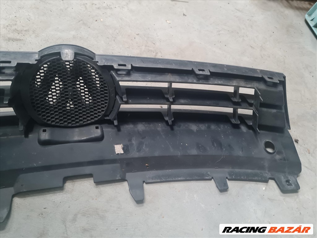 Volkswagen Polo V hűtőrács jellel 6R0 853 653 B 6r0853651b 6. kép