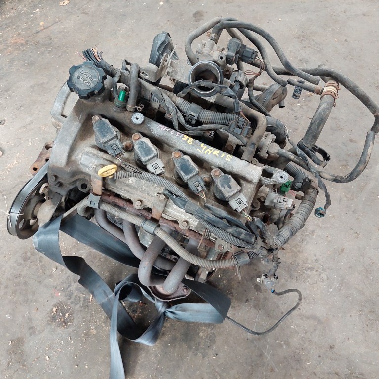 TOYOTA YARIS 99.04-05.09 Motor. benzin fűzött blokk hengerfejjel 1. kép