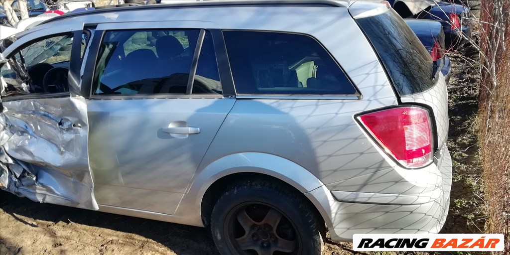 Opel Astra H bontott alkatrészei 2. kép