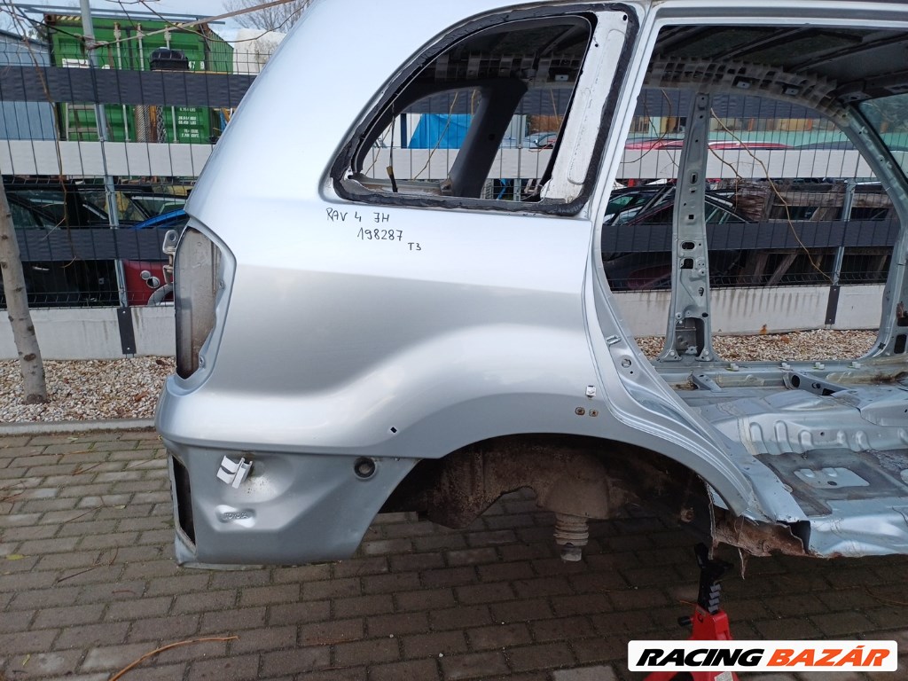 Toyota Rav 4 (XA20) jobb hátsó negyed 1. kép