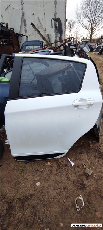 Toyota Yaris (XP130/XP150) Bal hátsó ajtó  1. kép