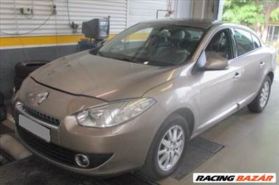 2010 Renault Fluence 1.6 benzin - bontott alkatrészei eladóak!