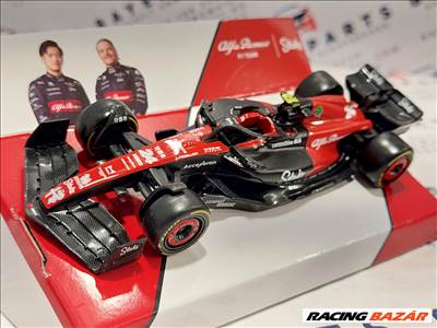 Alfa Romeo C43 Team Stake F1 #24 (2023) Guanyu Zhou - Bburago 1:43 1/43 modellautó (m01283)