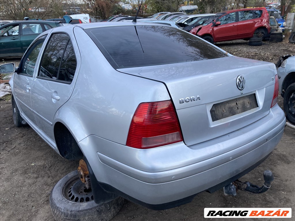 Volkswagen Bora 1.6i  bontott alkatrészei 1. kép