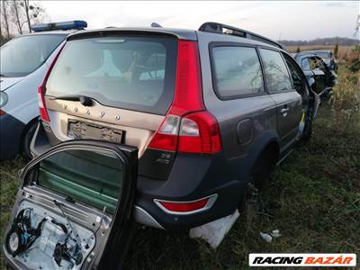 Volvo XC70 bontott alkatrészei