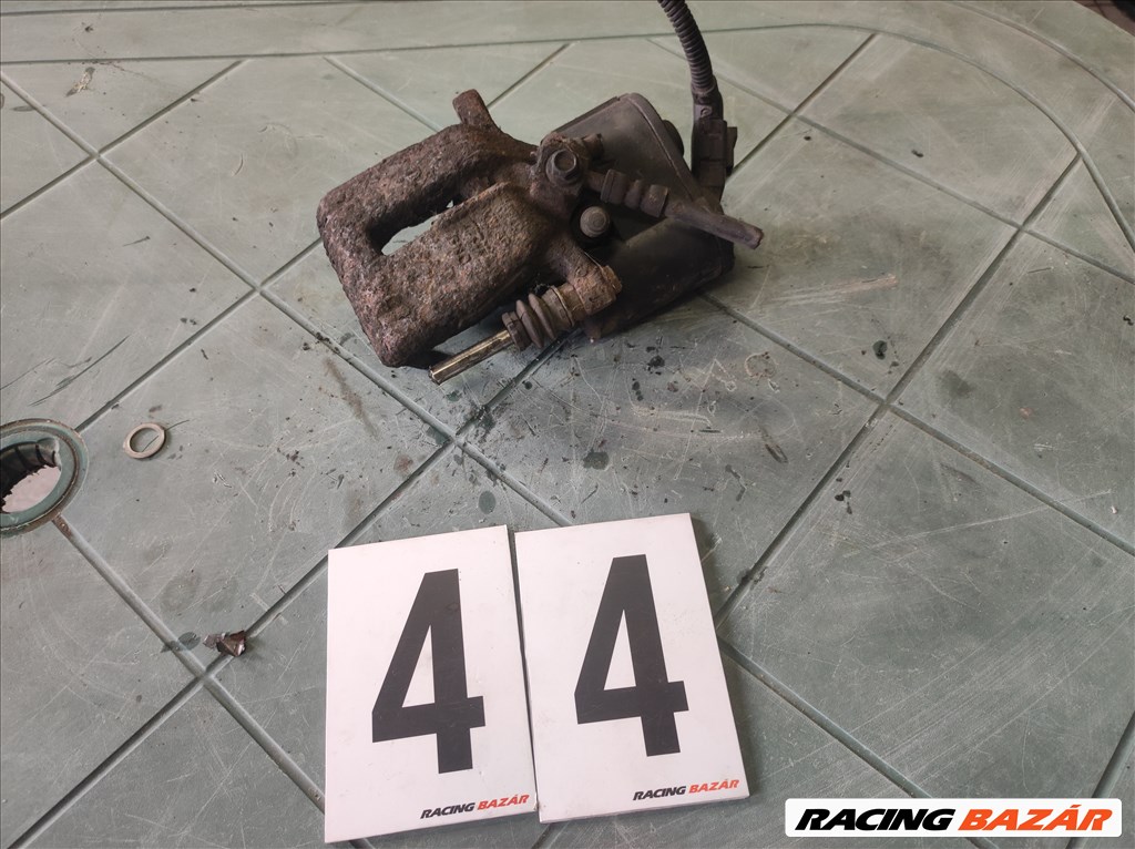 Volkswagen Passat B7 bal hátsó féknyereg  1. kép