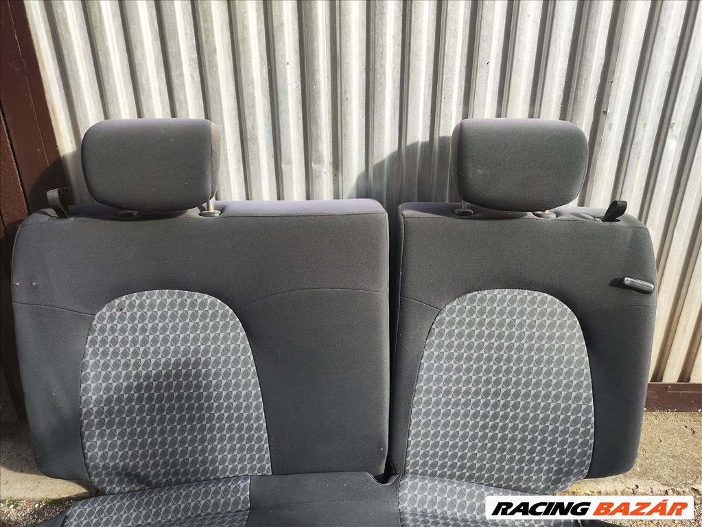 Daihatsu Trevis hátsó ülés kis hiba 3. kép