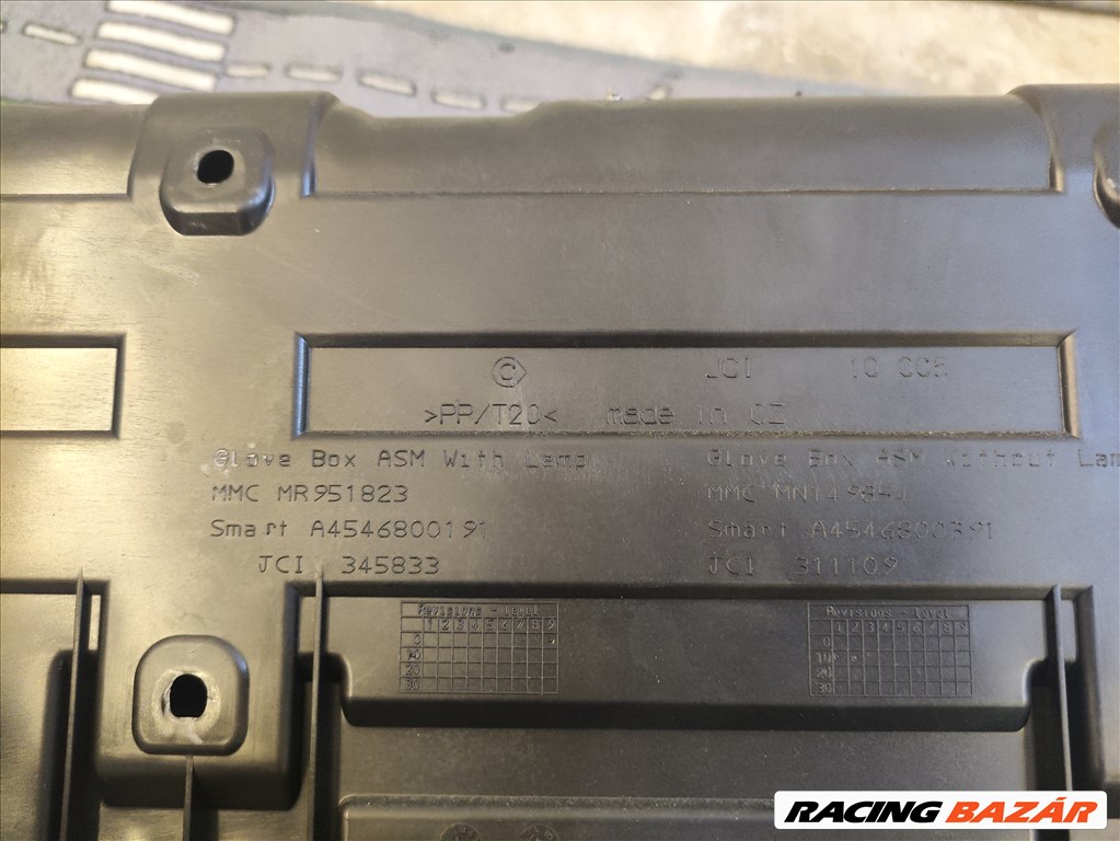 Smart Forfour kesztyűtartó  a4546800191 mr951823 4. kép