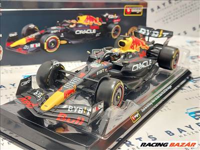 Red Bull RB18 Team Oracle F1 #1 (2022) Max Verstappen PILÓTÁVAL - Bburago 1:24 modellautó (m01278)