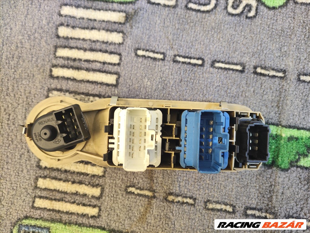 Renault Modus bal első ablakemelő kapcsoló kis hiba 8200417851 3. kép