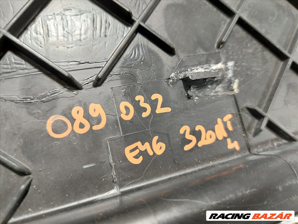 BMW E46 touring fekete csomagtér akkumulátor borítás takaró kárpit ajtó - hiányos (089032) 5. kép