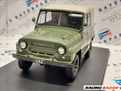 UAZ 469 NVA (1975) - WhiteBox - 1:24 1/24 modellautó modell autó (m01179)