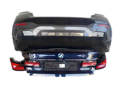 BMW 5 G30 Komplett hátulja