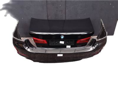 BMW 5 G30 Komplett hátulja