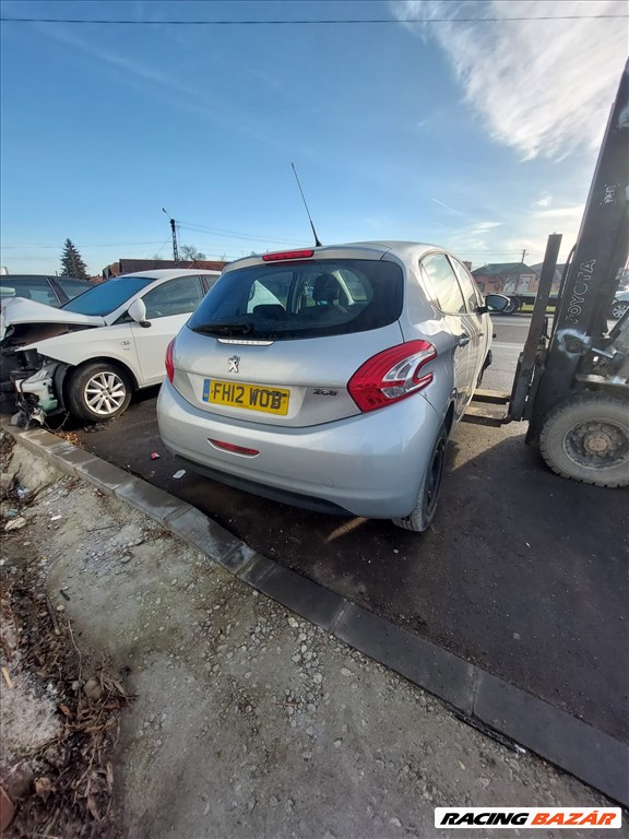 Peugeot 208 I bontott alkatrészei 4. kép