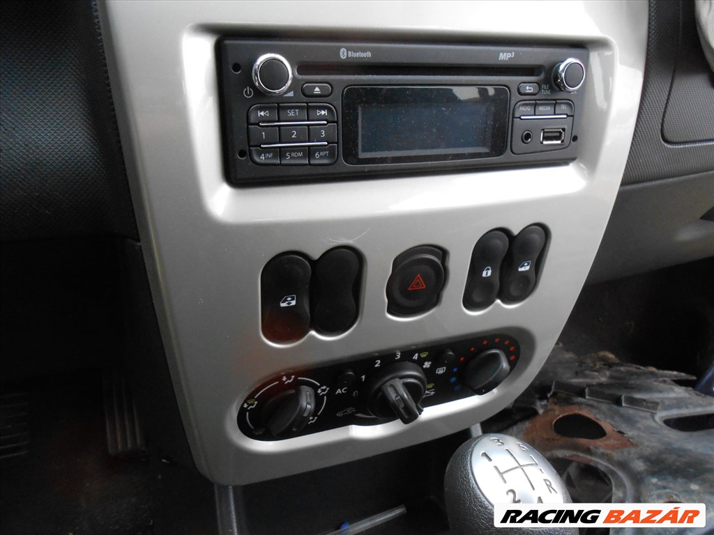Dacia Sandero jobb első hangszóró burkolat 8200735014 6. kép